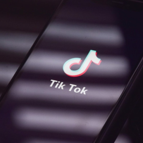 TikTok interzis în Albania, provocând controverse