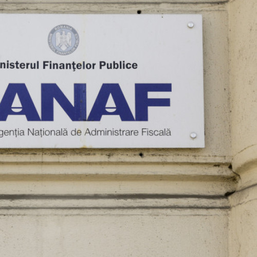 Funcționar ANAF prins în flagrant primind mită pentru firme de ridesharing