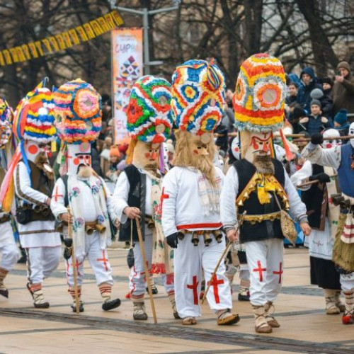 Surva, babugheri și jamali adună la cel mai mare festival de măști din Bulgaria