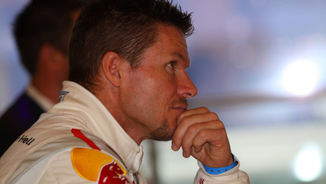 Felix Baumgartner, sportivul celebru pentru recordurile sale din zboruri din stratosferă, a murit într-un tragic accident în Italia. Tragedia s-a petrecut în Porto Sant'Elpidio, unde se afla în vacanță alături de partenera sa, Mihaela Rădulescu. Potrivit publicației austriece Kronen Zeitung, accidentul s-a produs când parapanta motorizată pe care o avea a fost implicată într-un incident fatal. Ancheta este în curs de desfășurare, iar autoritățile analizează ultimele imagini înregistrate de camera atașată de aparatul lui Baumgartner pentru a stabili cauzele exacte ale prăbușirii.
