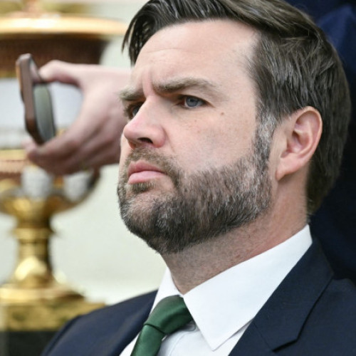 Vance spune că Trump nu vede necesară izolarea economică a Rusiei