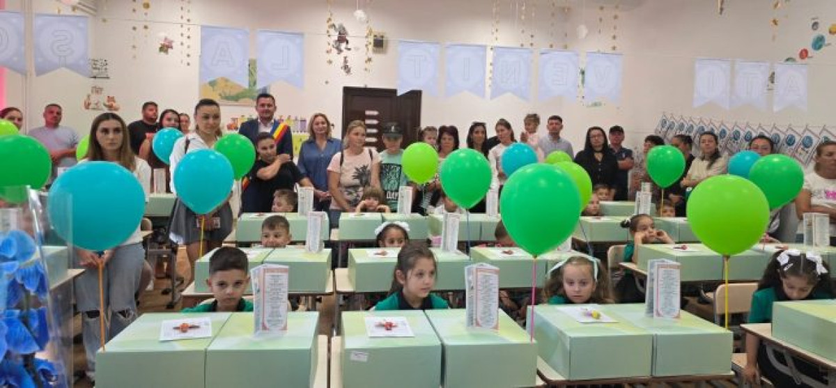 Ghiozdane echipate pentru elevii din Dascălu; investiții pentru educație