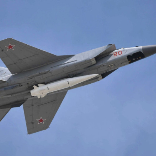 Rusia a exersat lovituri cu rachete hipersonice „Kinjal”, în cadrul unor exerciţii militare deasupra Mării Barents
