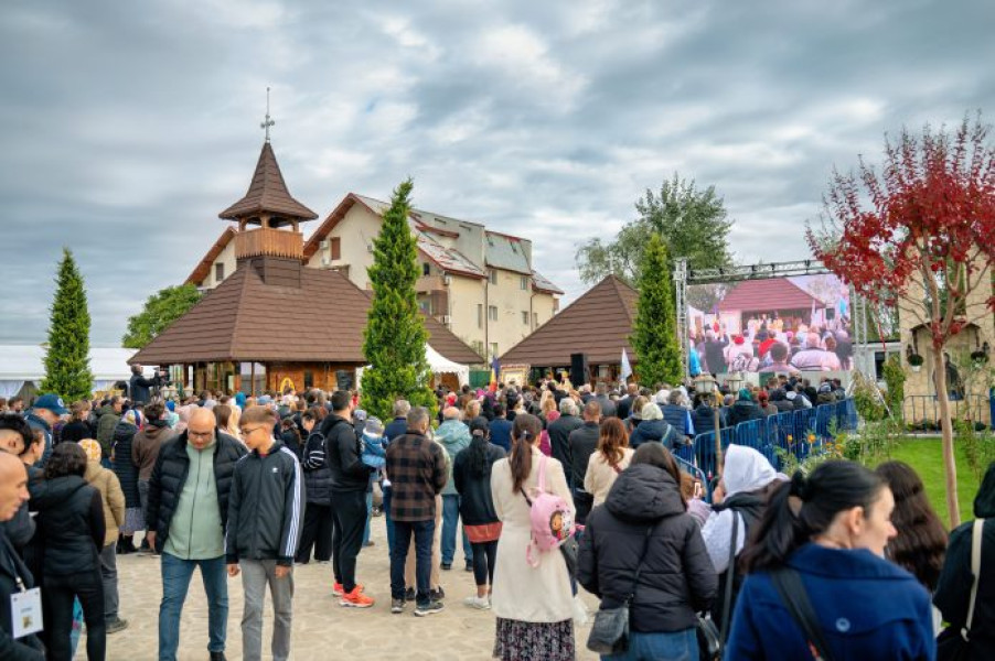 Biserica din Bragadiru sfințită de Preasfințitul Paisie Sinaitul