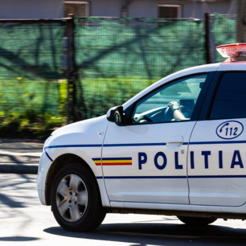 Bărbat de 58 de ani reținut după ce a furat o mașină de poliție în Dolj