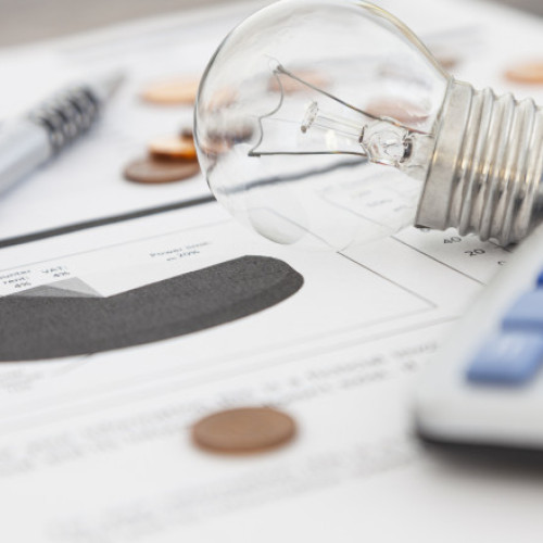 Românii cer prețuri subvenționate la energie pentru persoanele cu venituri mici