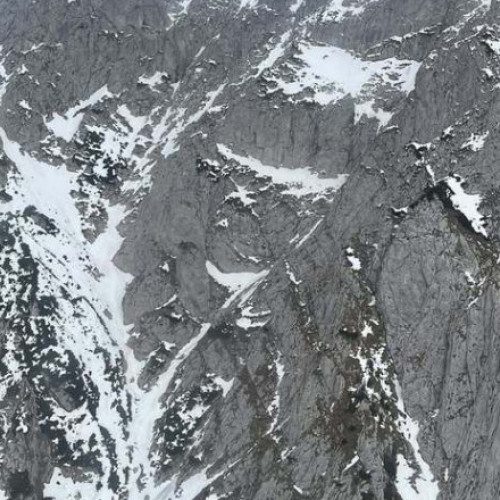 Un bărbat a murit după o căzătură de peste 250 de metri în Piatra Craiului