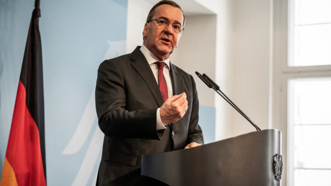 Ministrul german al Apărării, dezacord cu Macron în privința ajutorului militar pentru Ucraina și aliații săi