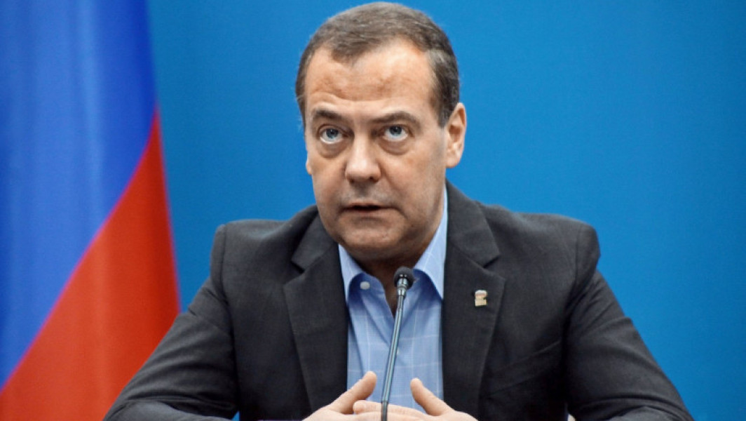 Fostul președinte Dmitri Medvedev felicită victoria strălucitoare a lui Vladimir Putin în alegerile prezidențiale din Rusia