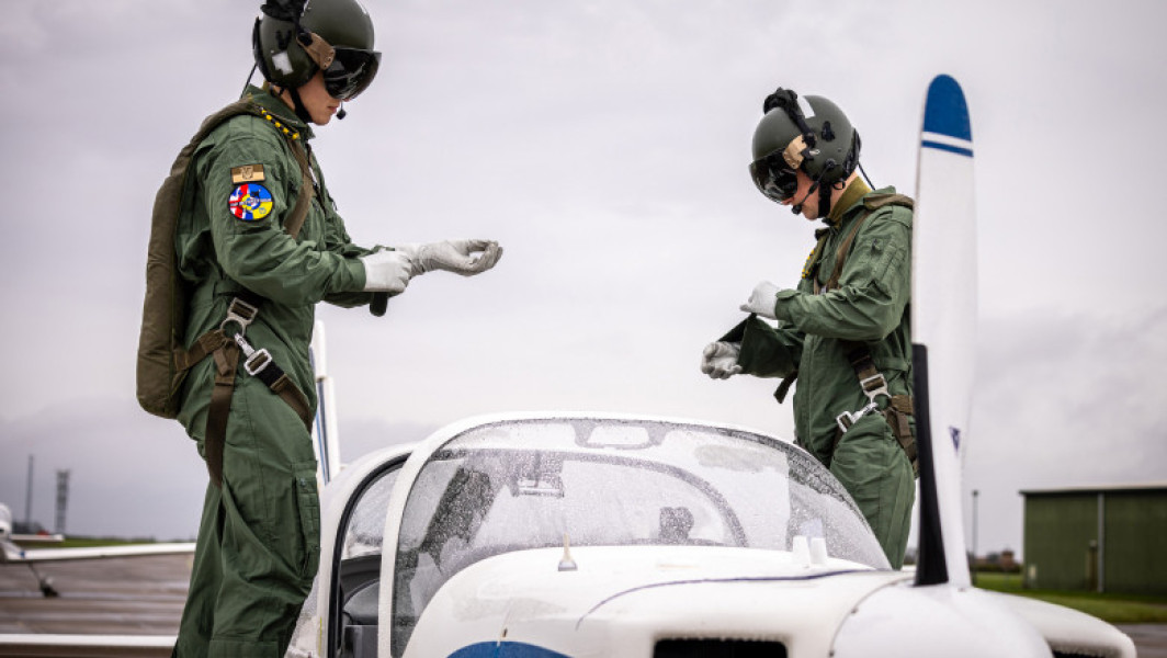 Primii piloți ucraineni instruiți în Marea Britanie pentru F-16 au finalizat pregătirea (FOTO)